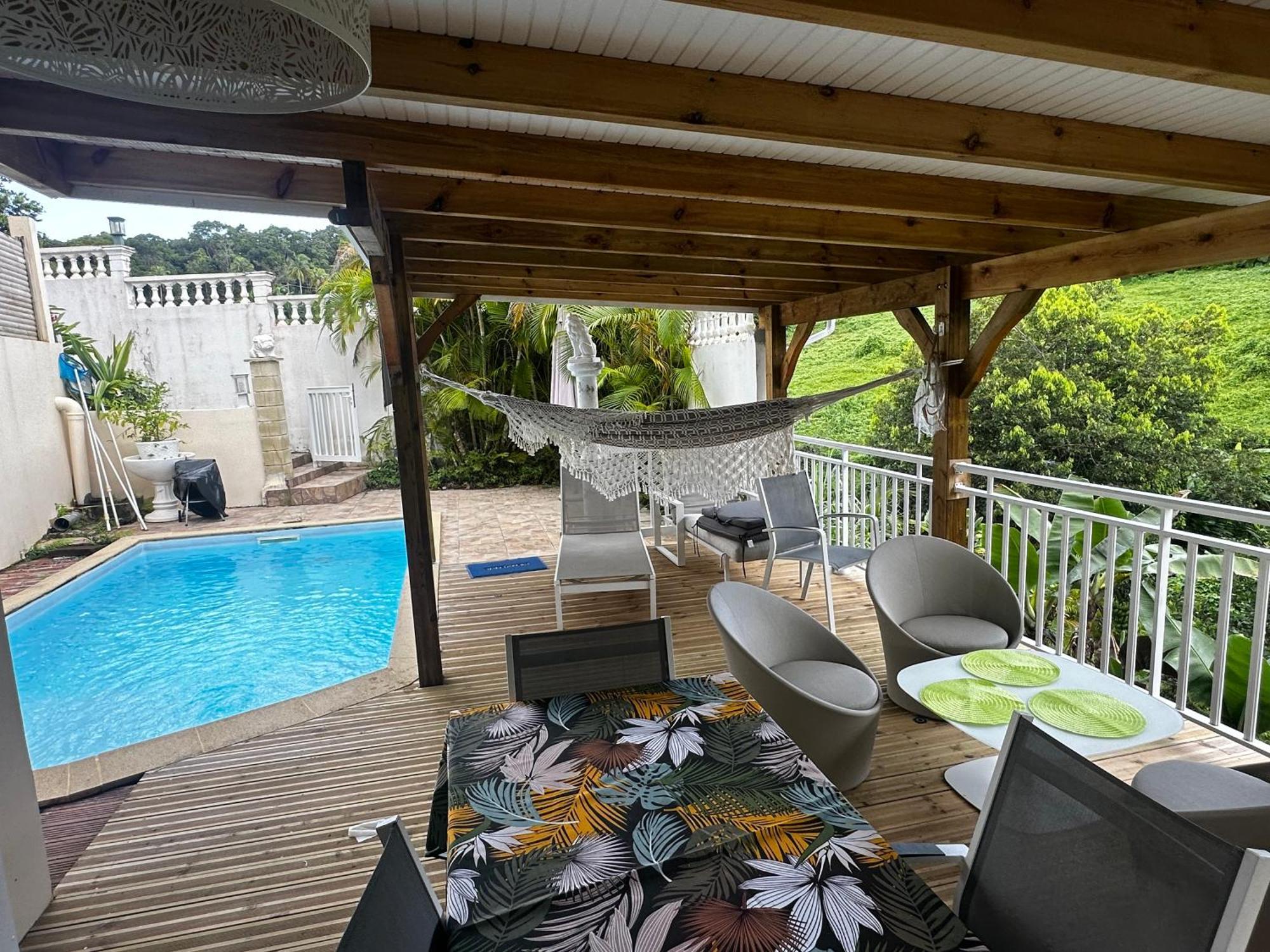 Appartamento Chez Francis Petit-Bourg Esterno foto